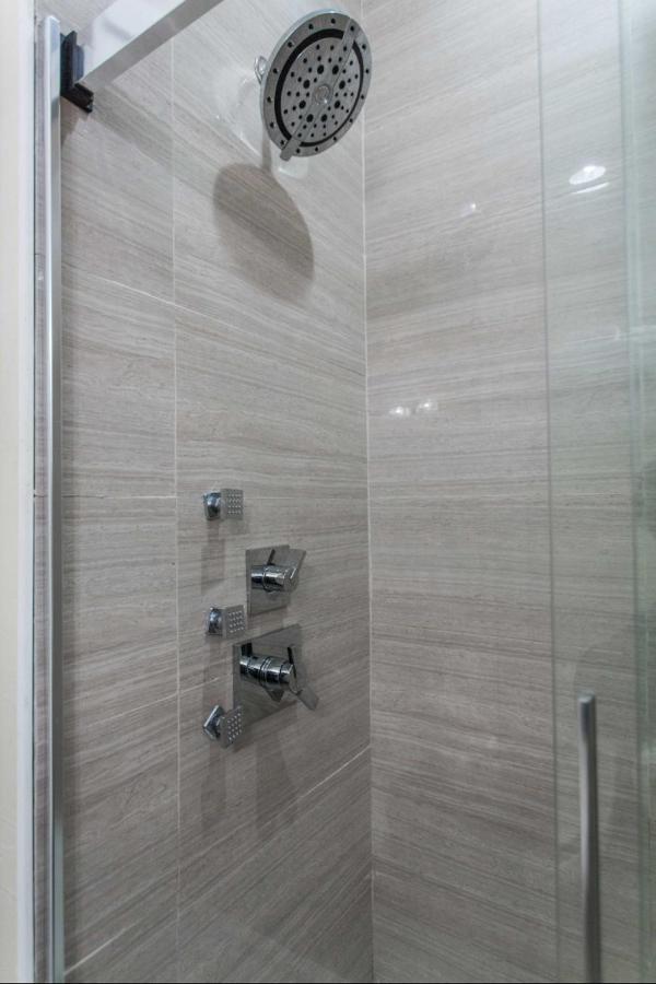 The Double Play - 1 Min Walk To Wrigley! Spacious 2Br - Perfect For Cubs Fans! Chicago Eksteriør billede