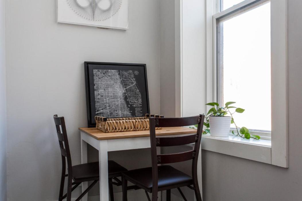 The Double Play - 1 Min Walk To Wrigley! Spacious 2Br - Perfect For Cubs Fans! Chicago Eksteriør billede