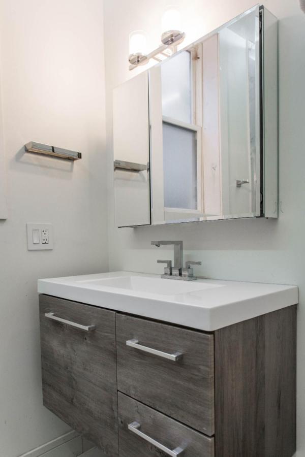 The Double Play! 1 Min Walk To Wrigley - 2Br - Perfect For Cubs Fans Lejlighed Chicago Eksteriør billede