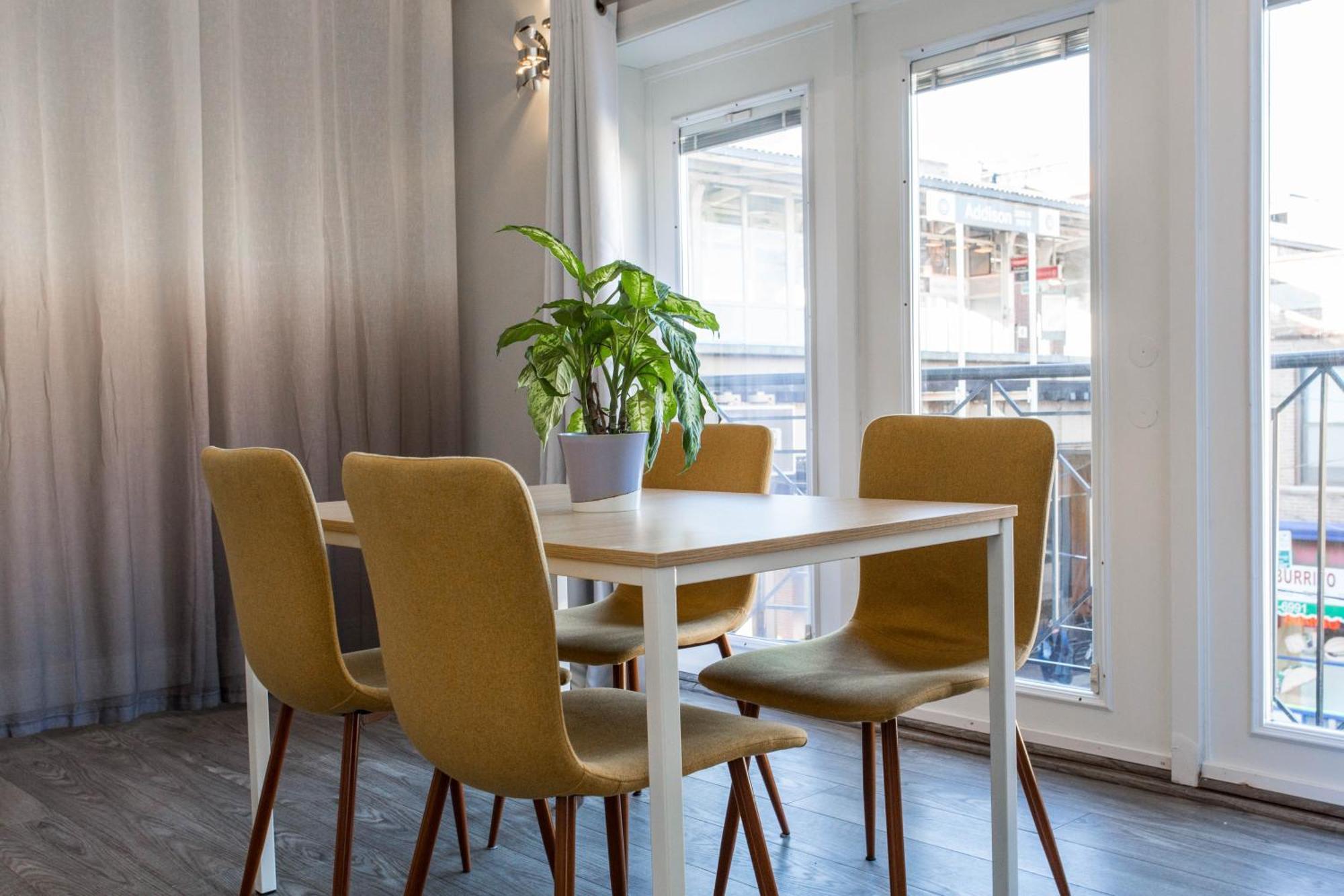 The Double Play - 1 Min Walk To Wrigley! Spacious 2Br - Perfect For Cubs Fans! Chicago Eksteriør billede